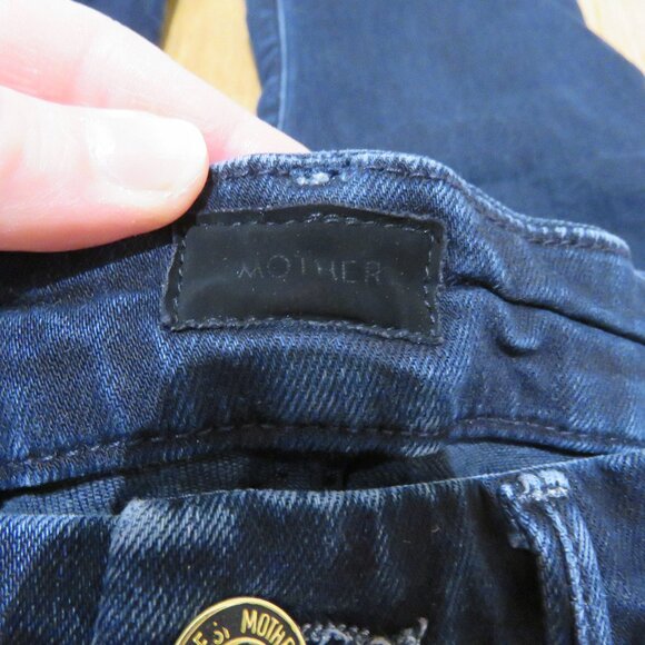 MOTHER The Pixie Ankle Fray in Holding Hands Dark Wash - Size 25 - Picture 12 of 13